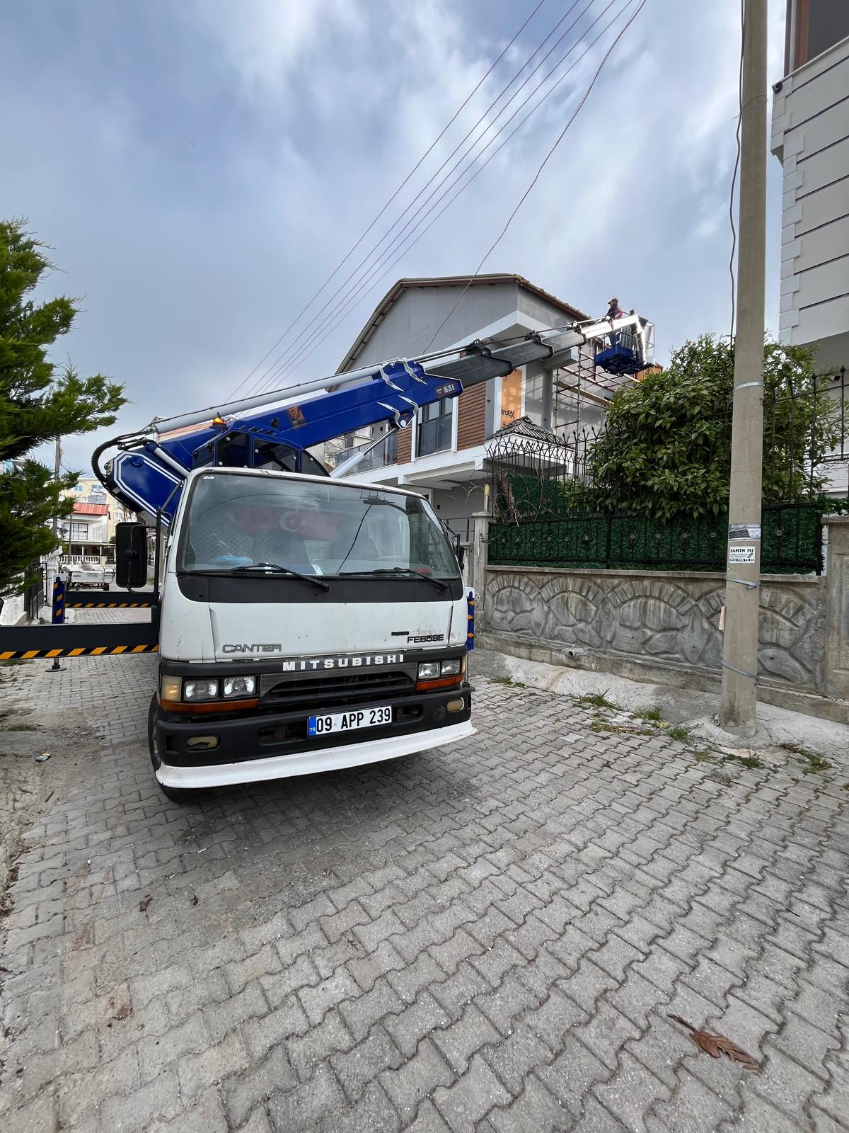 Manlift ile Depo Raf Sistemleri Kurulumu